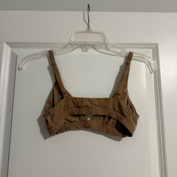 SKIMS FITS EVERYONE TRIANGLE BRALETTE SIZE S - Picture 2 of 2
